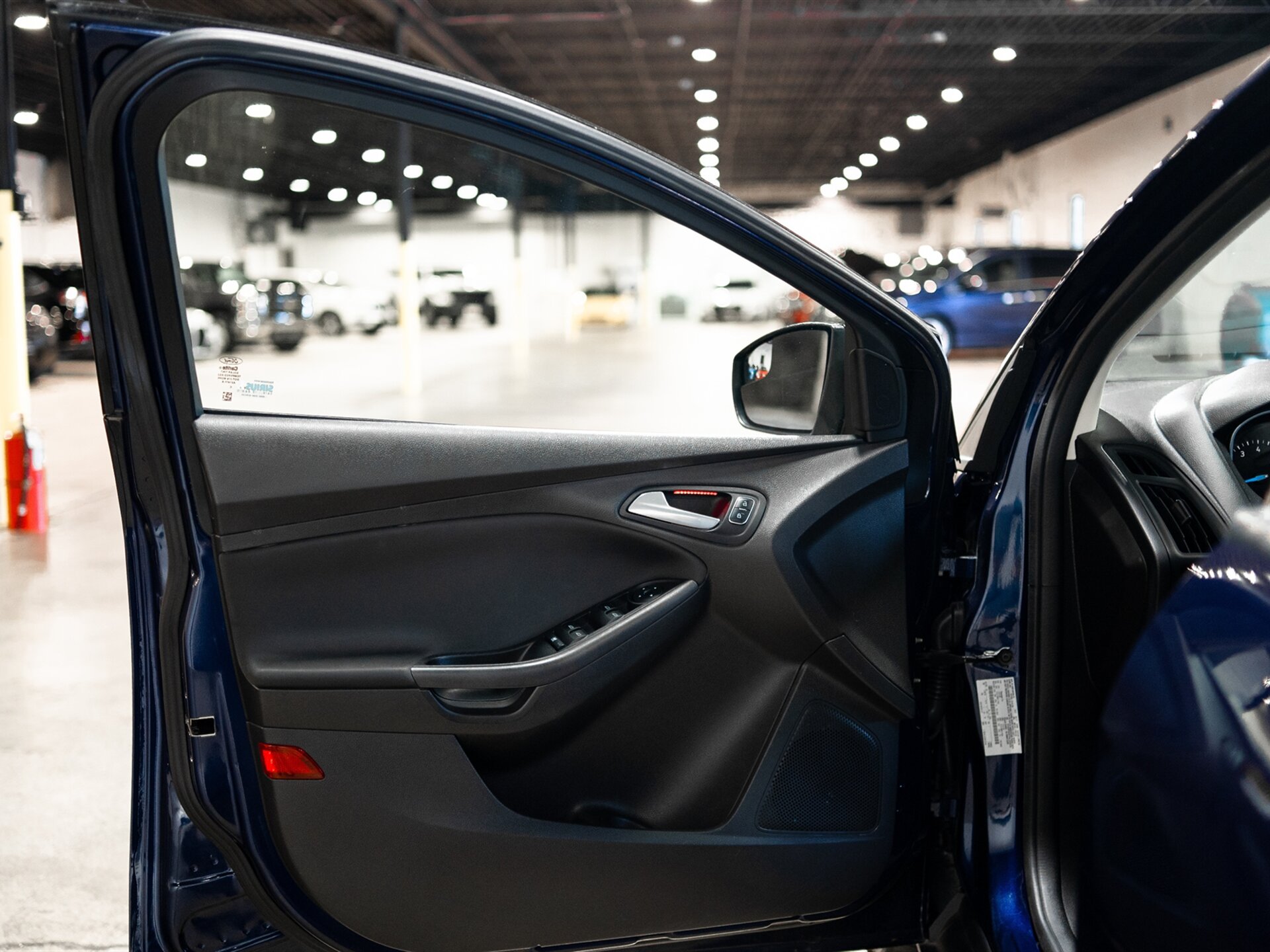 2017 Ford Focus SEL photo 36
