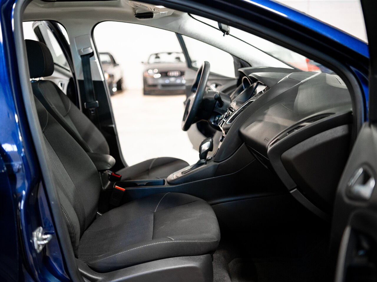 2017 Ford Focus SEL photo 26