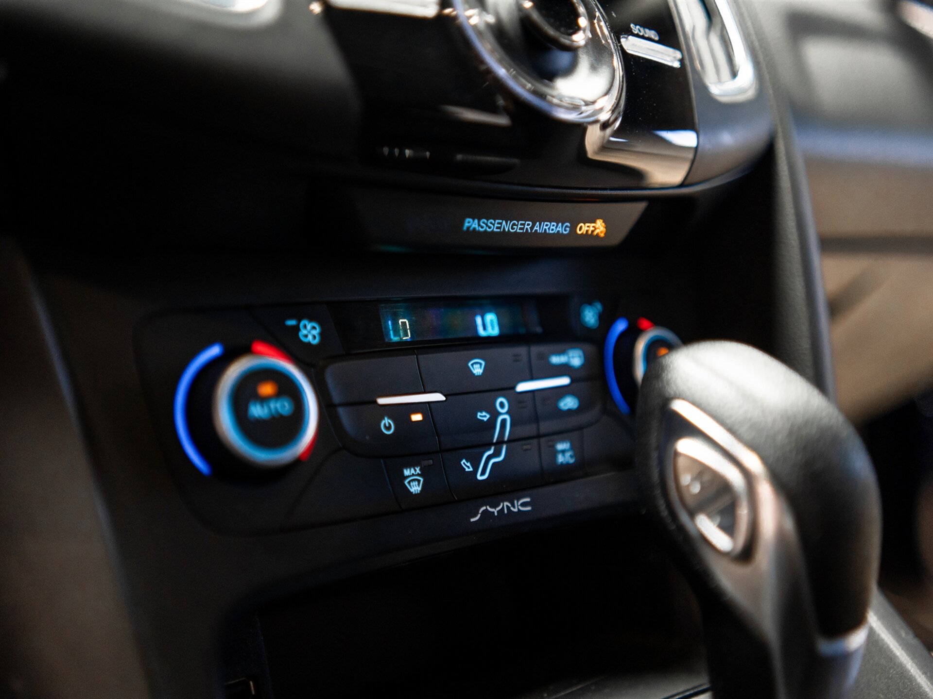 2017 Ford Focus SEL photo 25