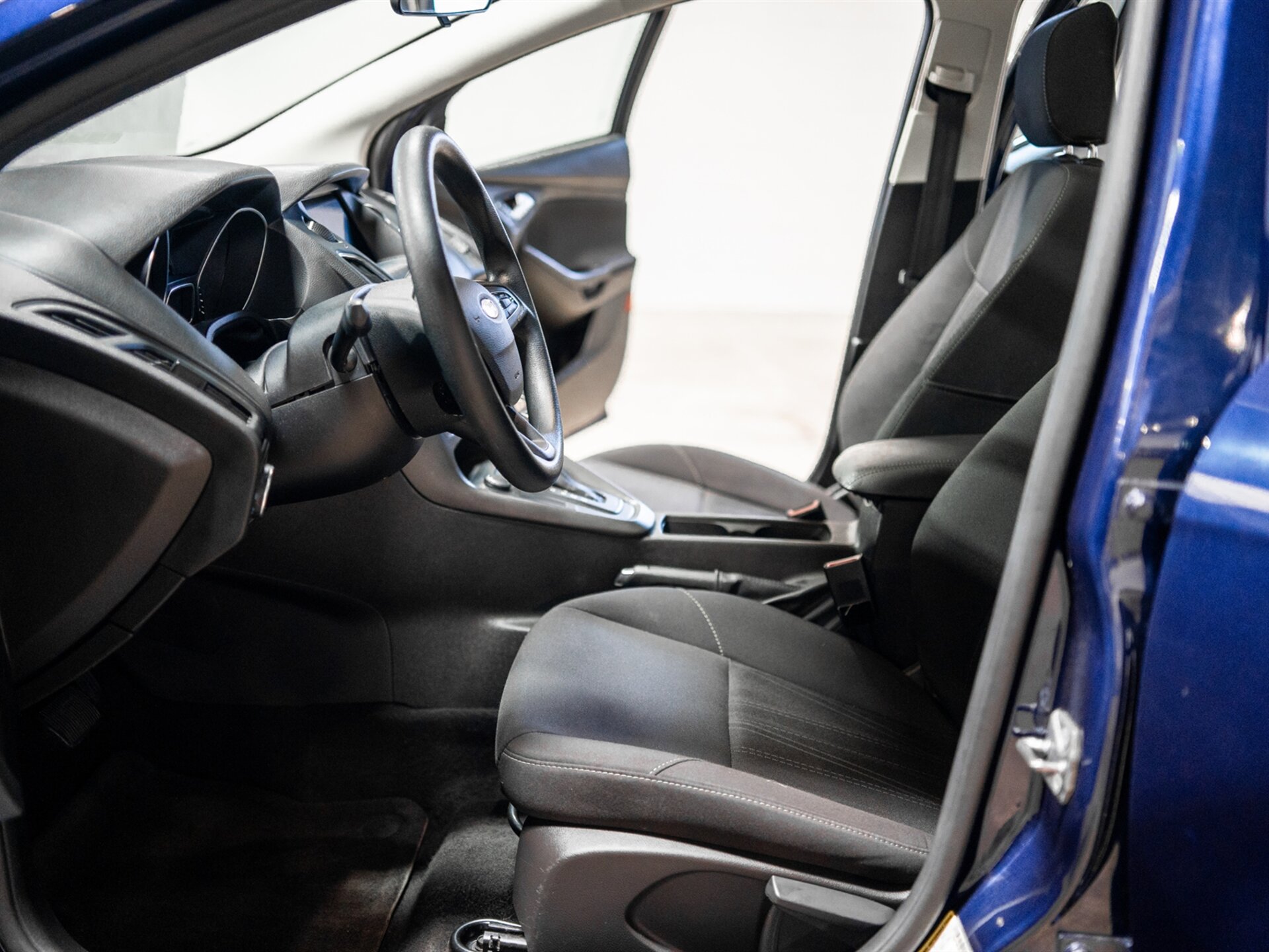 2017 Ford Focus SEL photo 19