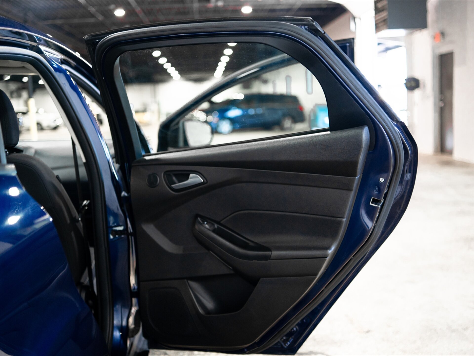 2017 Ford Focus SEL photo 32