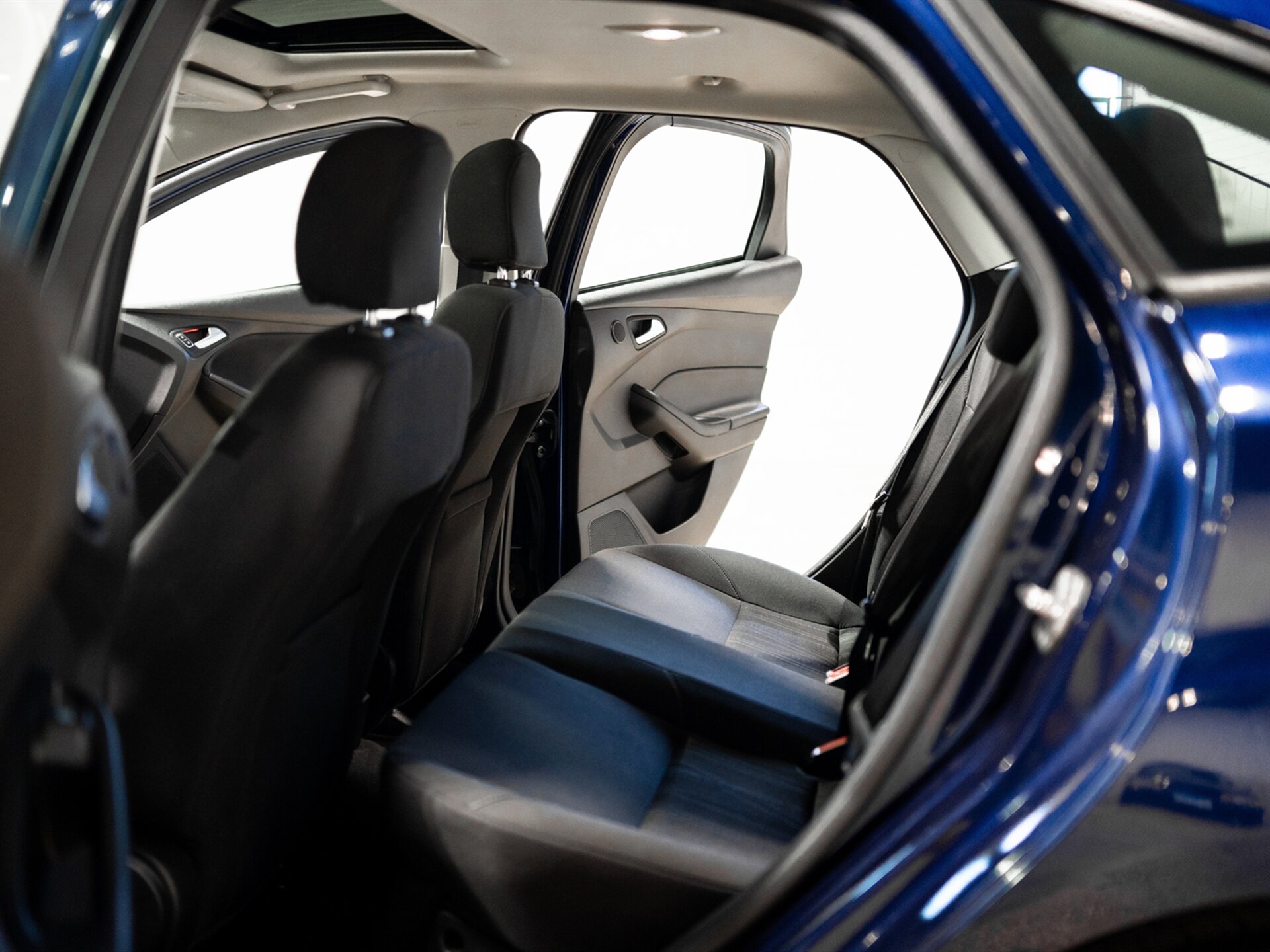 2017 Ford Focus SEL photo 27
