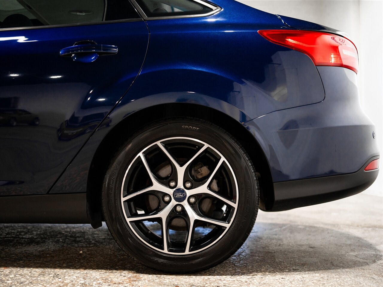 2017 Ford Focus SEL photo 16