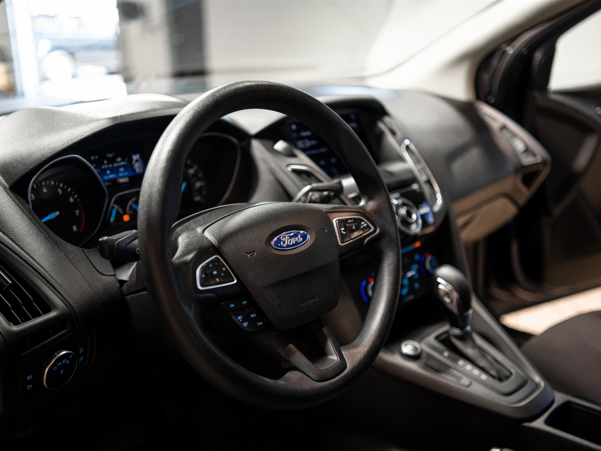 2017 Ford Focus SEL photo 20