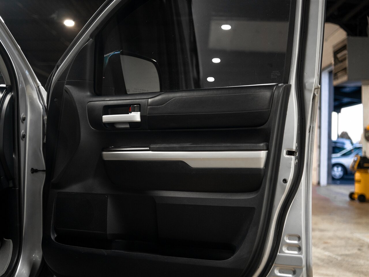 2019 Toyota Tundra Limited - Photo 39 - Peoria, IL 61615