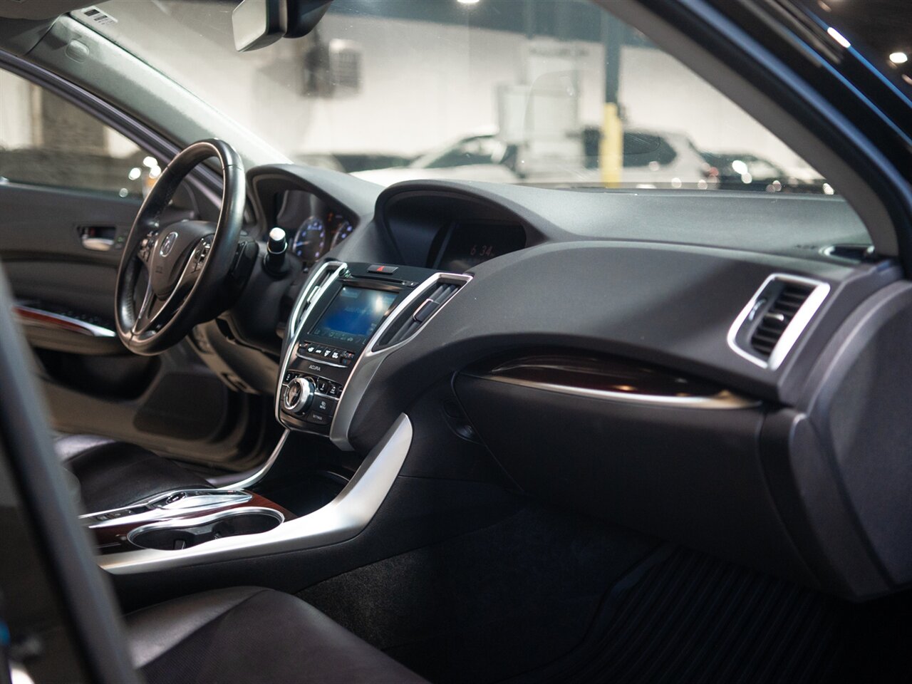 2015 Acura TLX V6 w/Tech - Photo 26 - Peoria, IL 61615