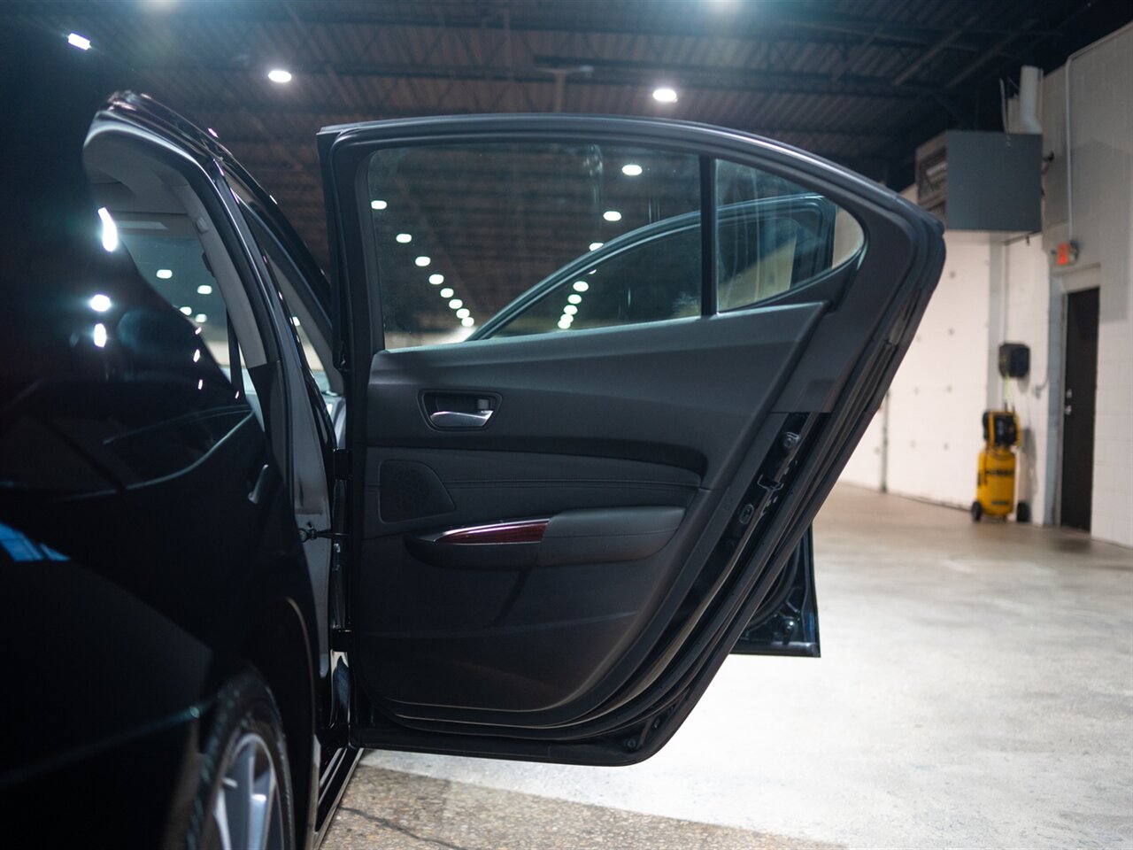2015 Acura TLX V6 w/Tech - Photo 7 - Peoria, IL 61615