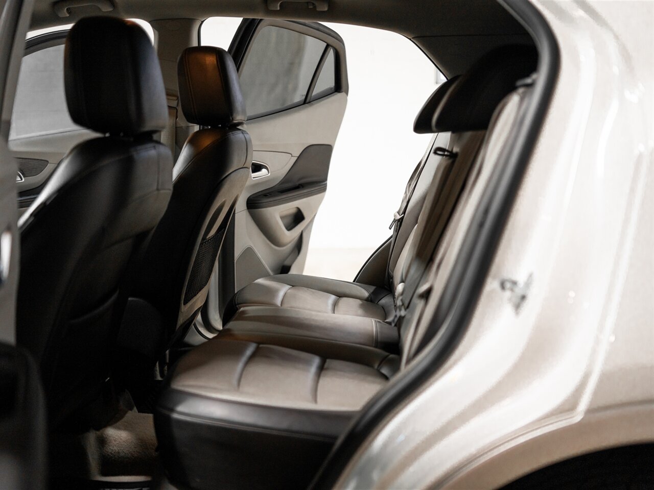 2015 Buick Encore Premium - Photo 42 - Peoria, IL 61615