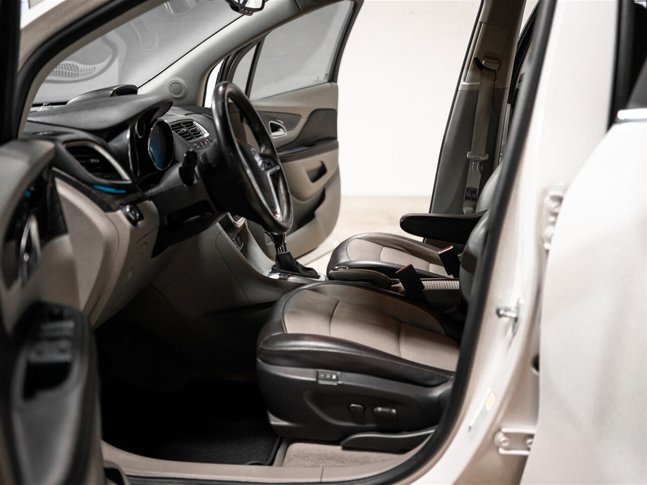 2015 Buick Encore Premium - Photo 27 - Peoria, IL 61615