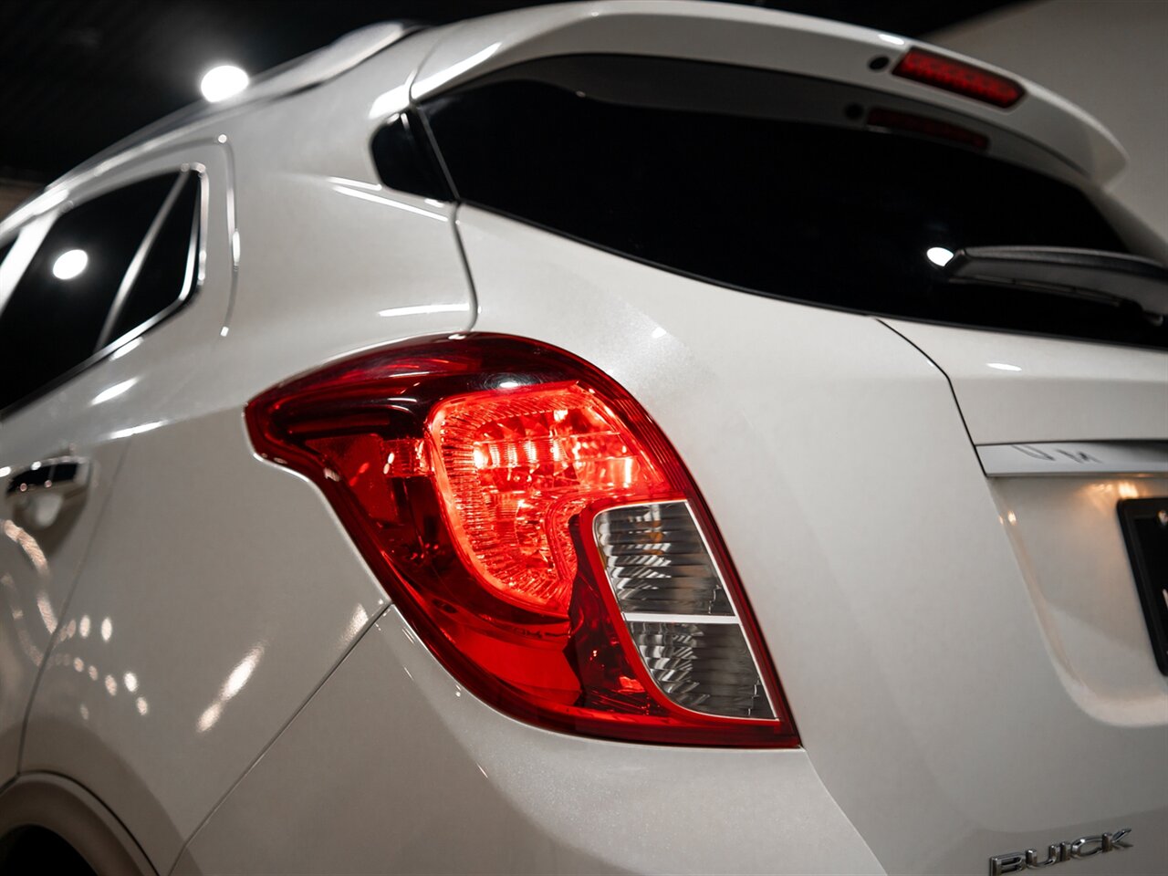 2015 Buick Encore Premium - Photo 18 - Peoria, IL 61615