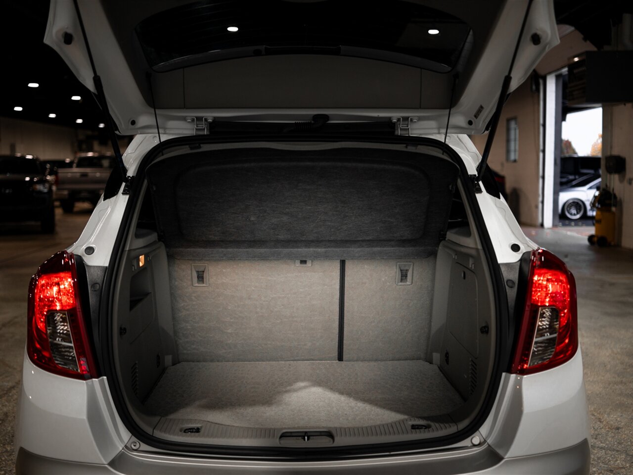 2015 Buick Encore Premium - Photo 21 - Peoria, IL 61615