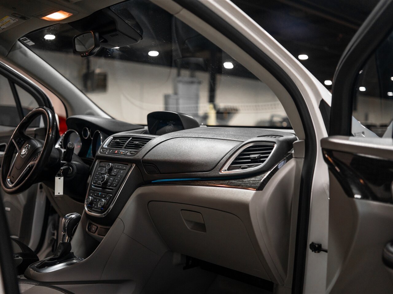 2015 Buick Encore Premium - Photo 32 - Peoria, IL 61615