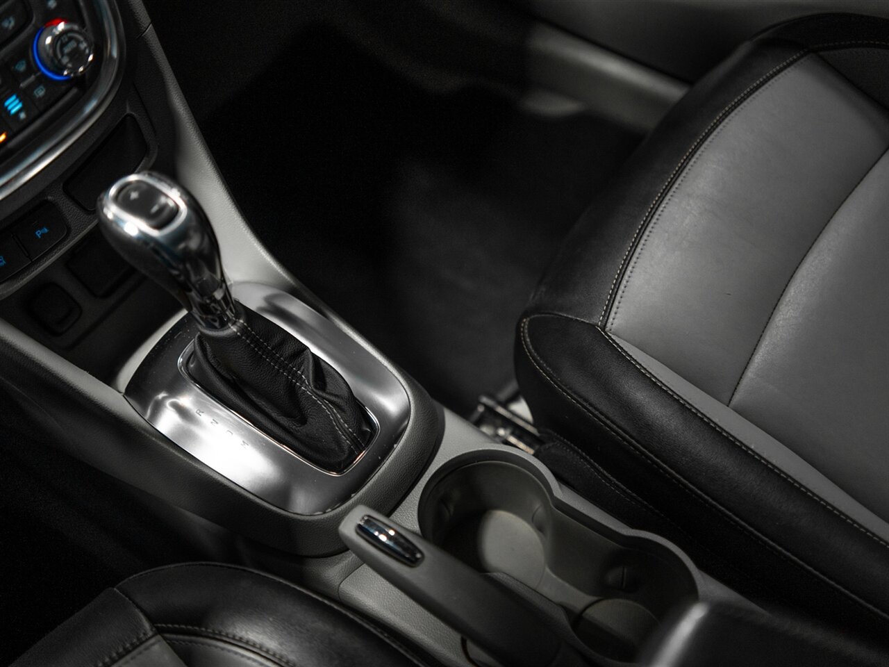 2015 Buick Encore Premium - Photo 31 - Peoria, IL 61615