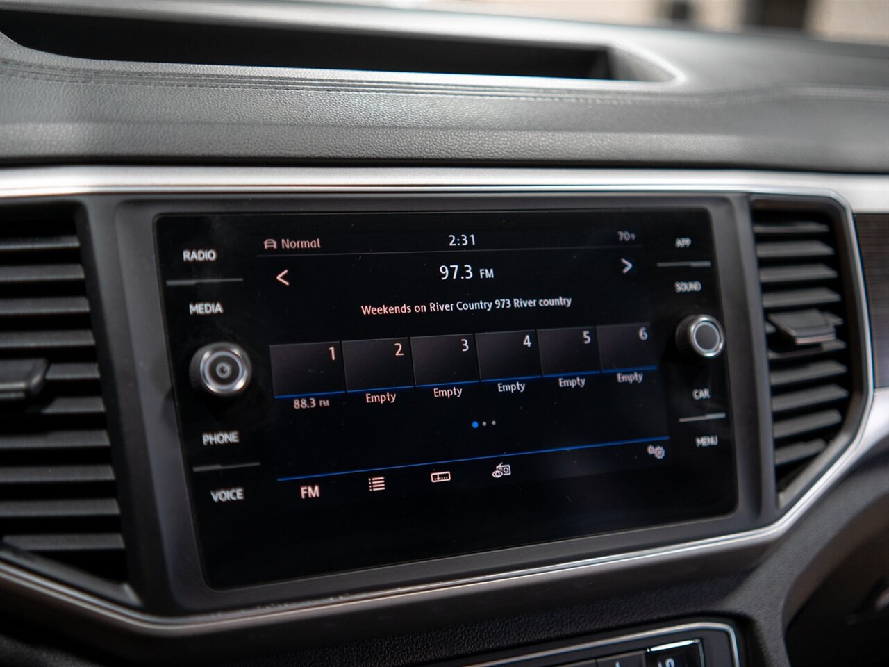 2019 Volkswagen Atlas V6 SE R-Line 4Motion - Photo 24 - Peoria, IL 61615