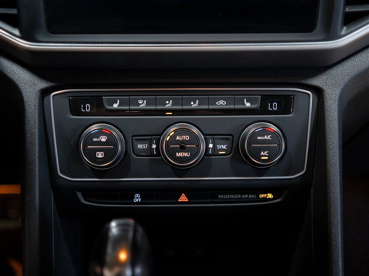 2019 Volkswagen Atlas V6 SE R-Line 4Motion - Photo 27 - Peoria, IL 61615