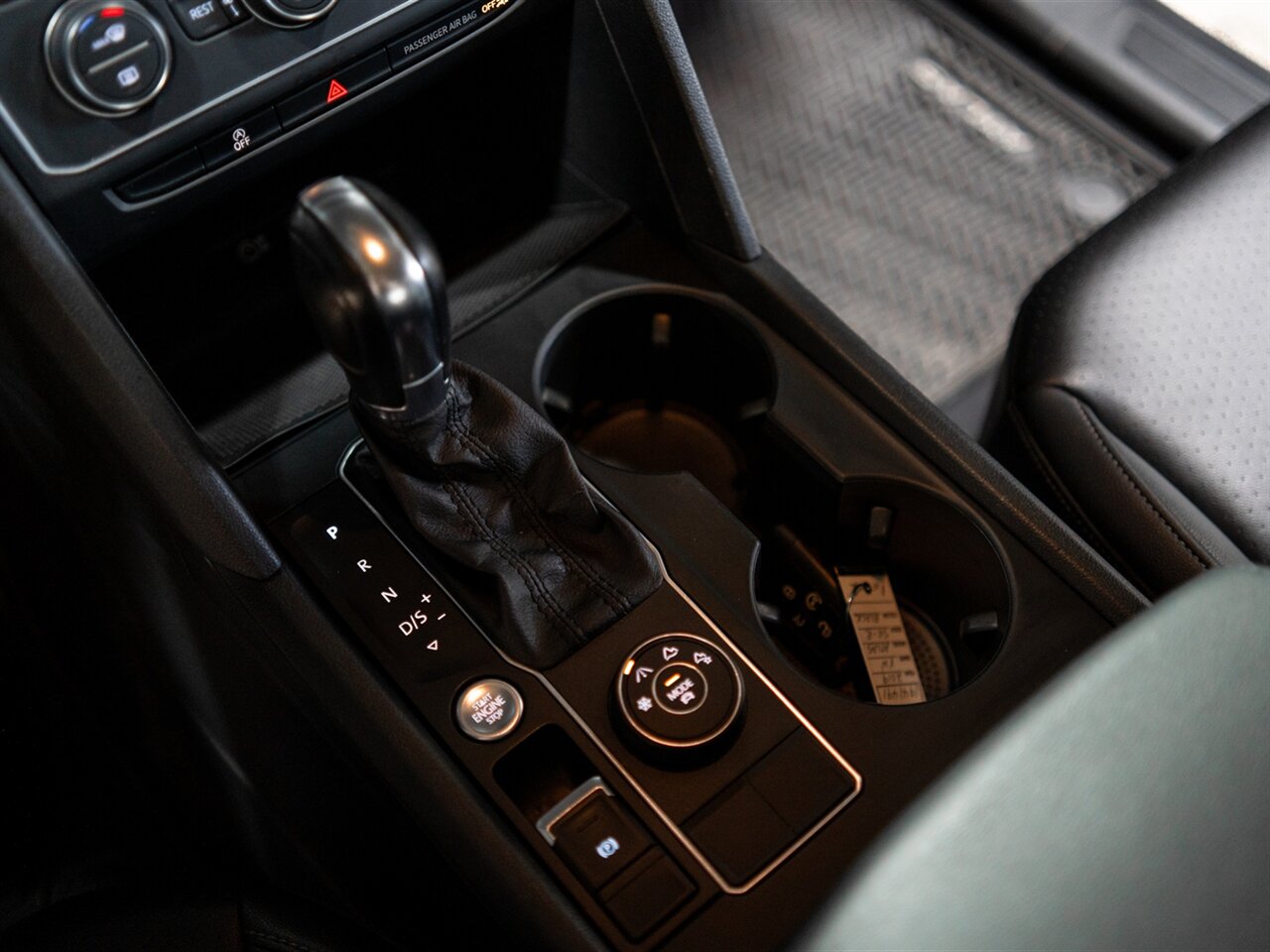 2019 Volkswagen Atlas V6 SE R-Line 4Motion - Photo 32 - Peoria, IL 61615