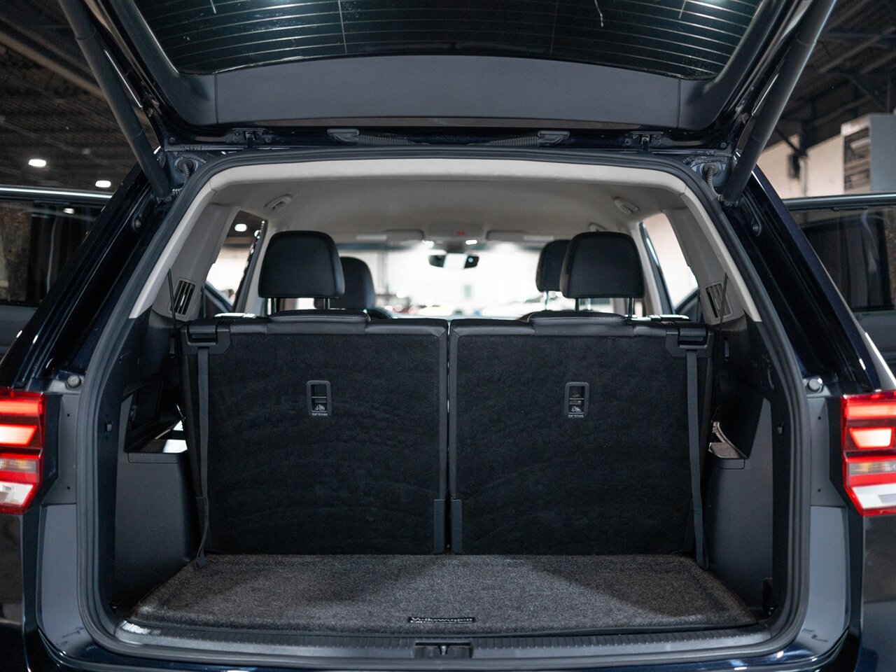 2019 Volkswagen Atlas V6 SE R-Line 4Motion - Photo 15 - Peoria, IL 61615
