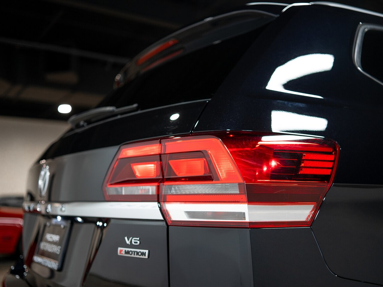 2019 Volkswagen Atlas V6 SE R-Line 4Motion - Photo 18 - Peoria, IL 61615