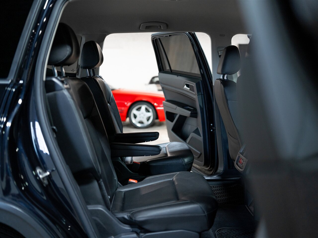 2019 Volkswagen Atlas V6 SE R-Line 4Motion - Photo 26 - Peoria, IL 61615
