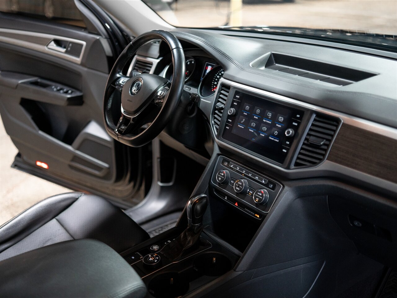 2019 Volkswagen Atlas V6 SE R-Line 4Motion - Photo 22 - Peoria, IL 61615
