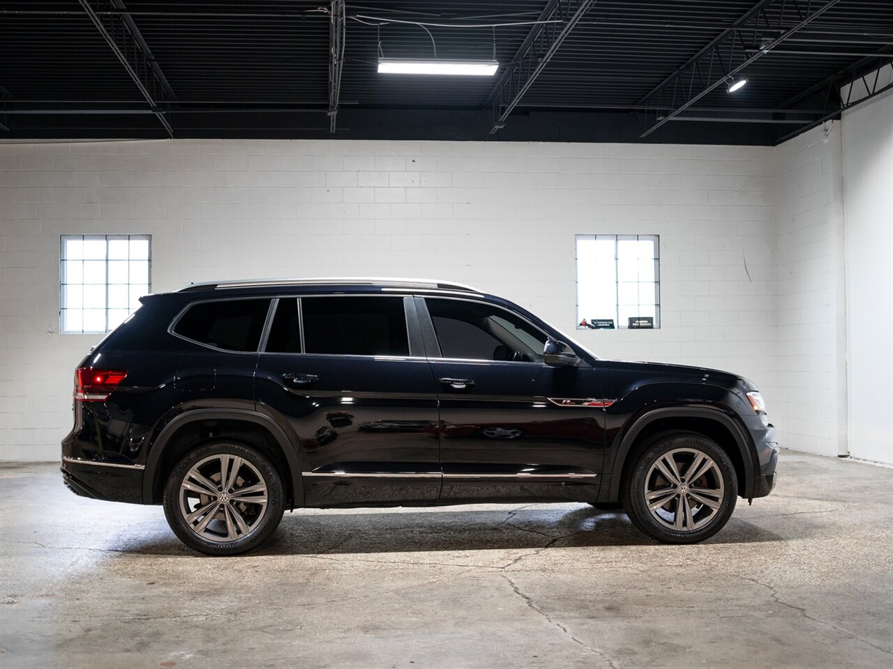 2019 Volkswagen Atlas V6 SE R-Line 4Motion - Photo 7 - Peoria, IL 61615