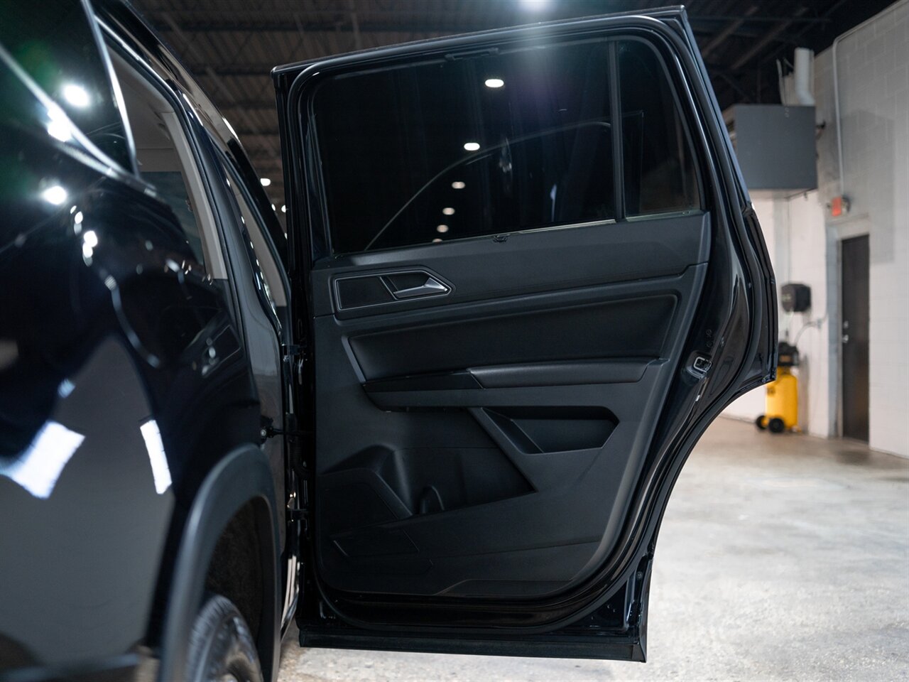 2019 Volkswagen Atlas V6 SE R-Line 4Motion - Photo 37 - Peoria, IL 61615