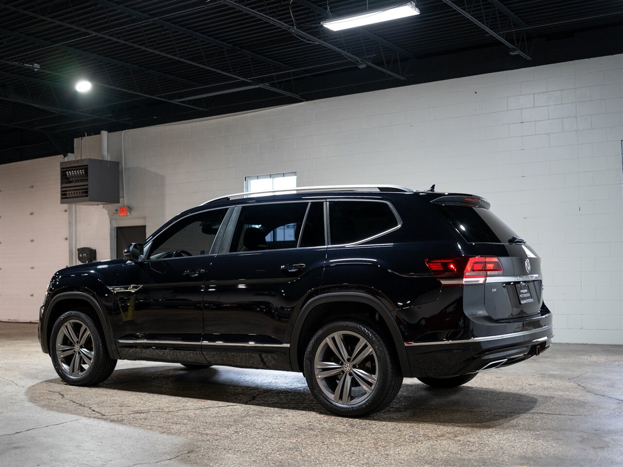 2019 Volkswagen Atlas V6 SE R-Line 4Motion - Photo 4 - Peoria, IL 61615