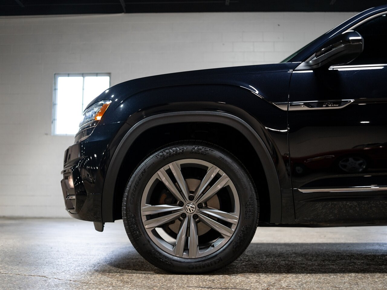 2019 Volkswagen Atlas V6 SE R-Line 4Motion - Photo 10 - Peoria, IL 61615