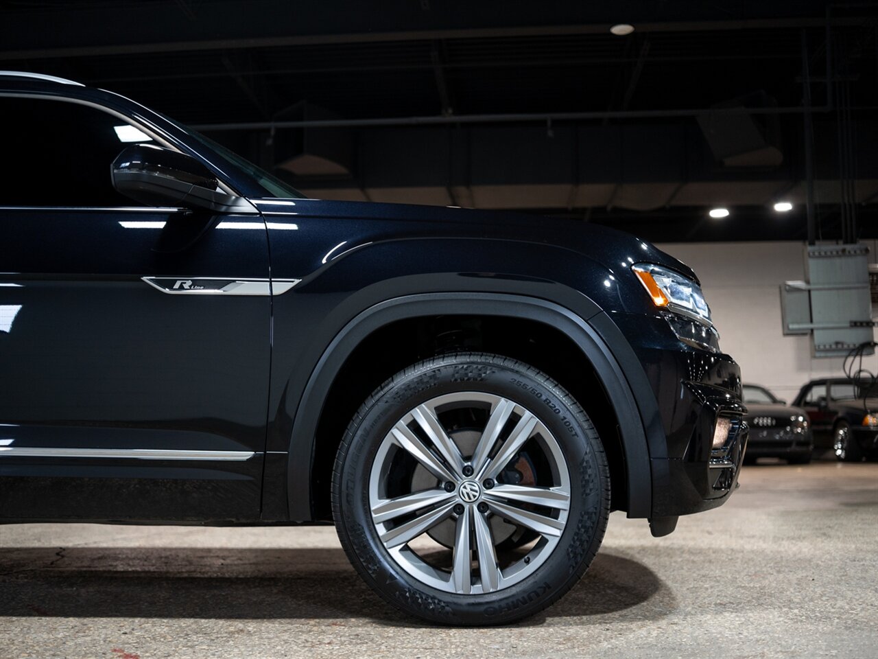 2019 Volkswagen Atlas V6 SE R-Line 4Motion - Photo 14 - Peoria, IL 61615