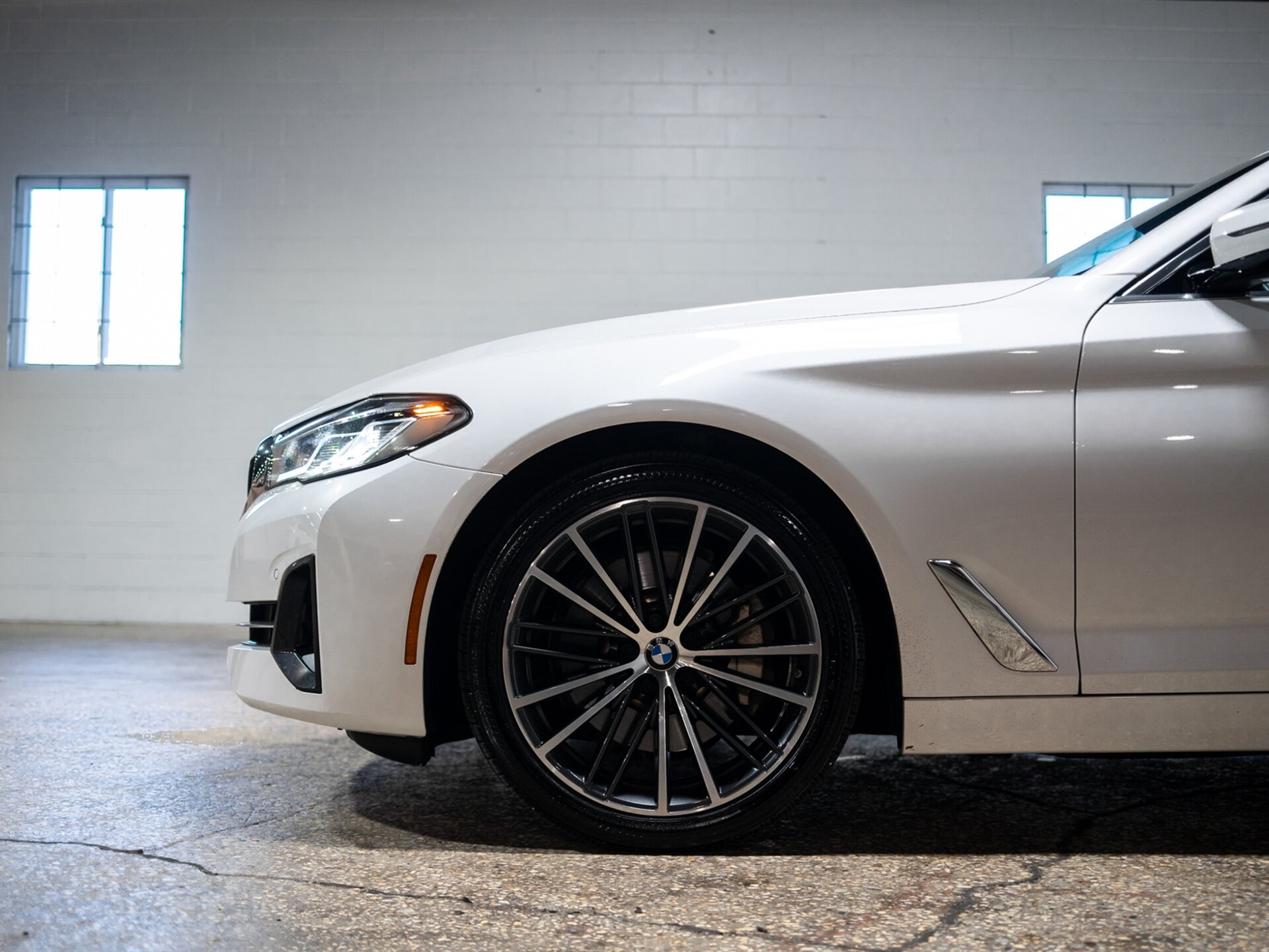 2022 BMW 5 Series 530i - Photo 9