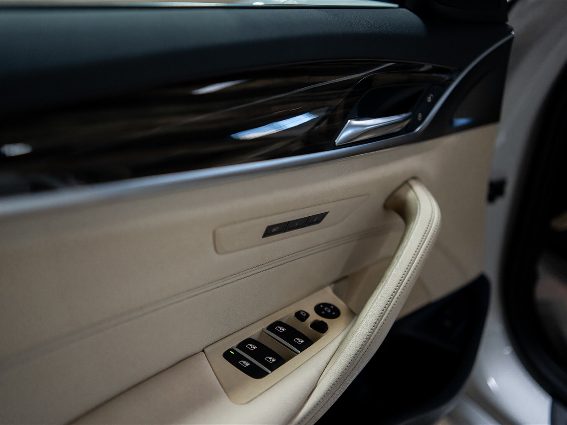 2022 BMW 5 Series 530i - Photo 32
