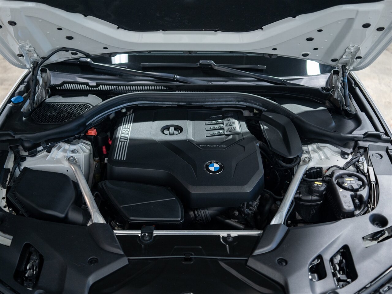 2022 BMW 5 Series 530i xDrive - Photo 28 - Peoria, IL 61615