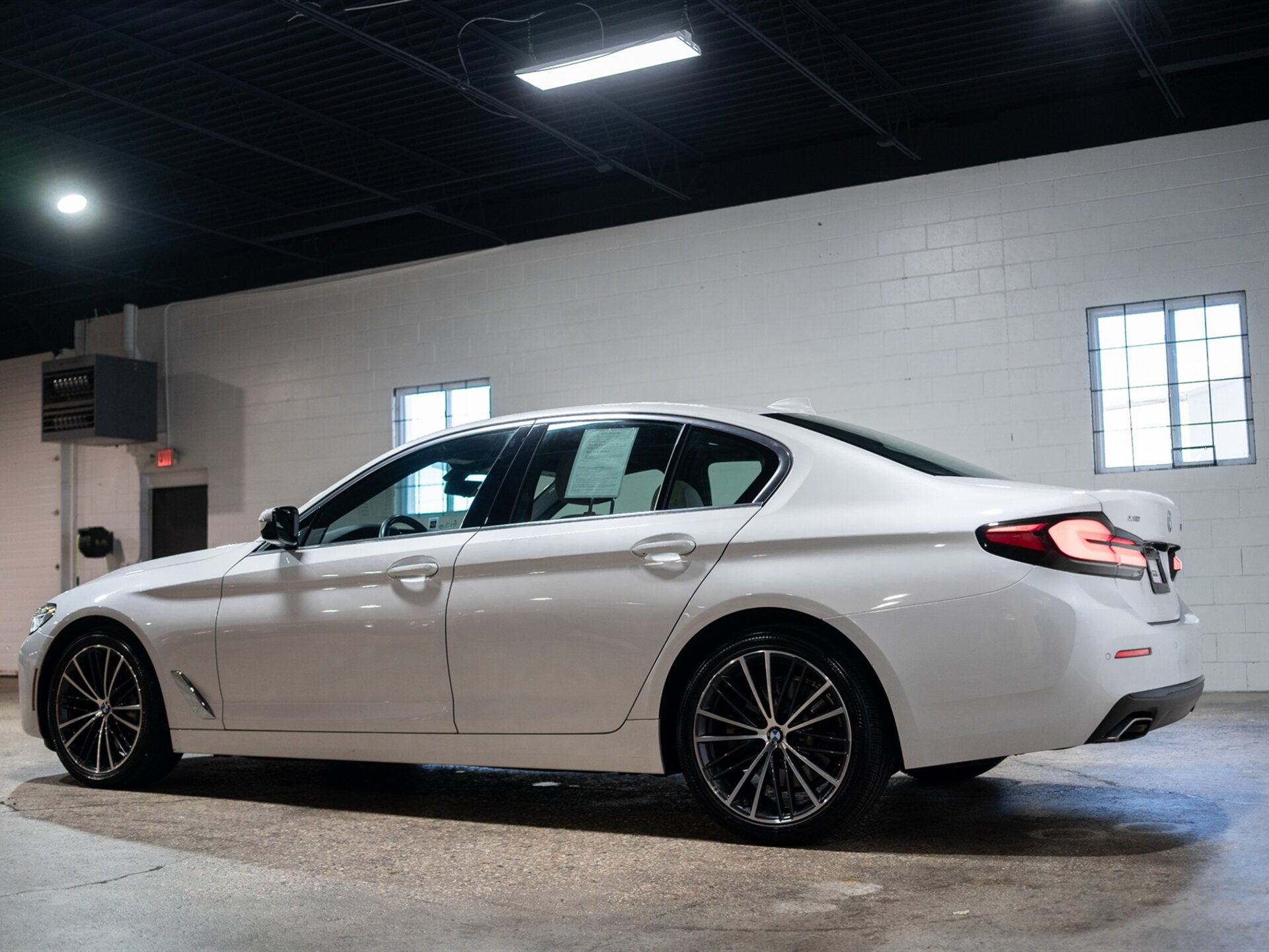 2022 BMW 5 Series 530i - Photo 8