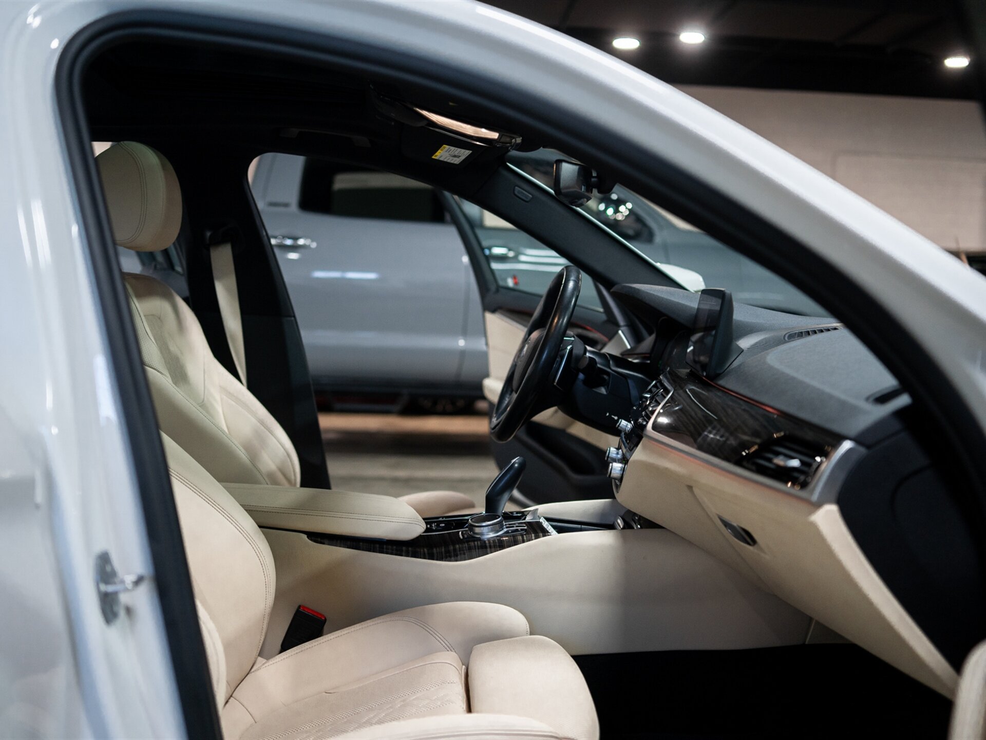 2022 BMW 5 Series 530i - Photo 30