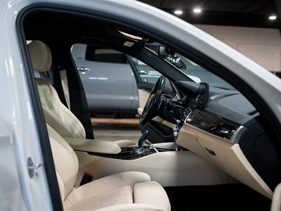 2022 BMW 5 Series 530i xDrive - Photo 31 - Peoria, IL 61615
