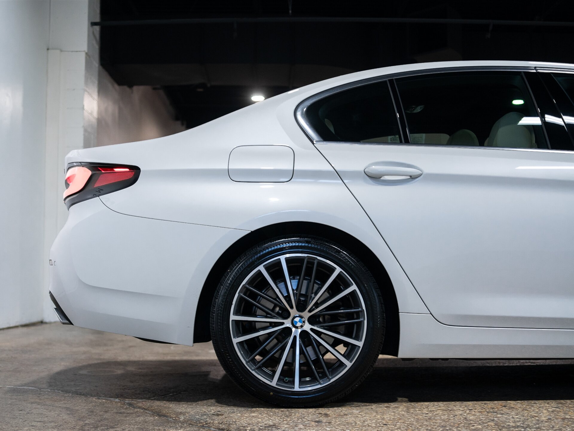 2022 BMW 5 Series 530i - Photo 11