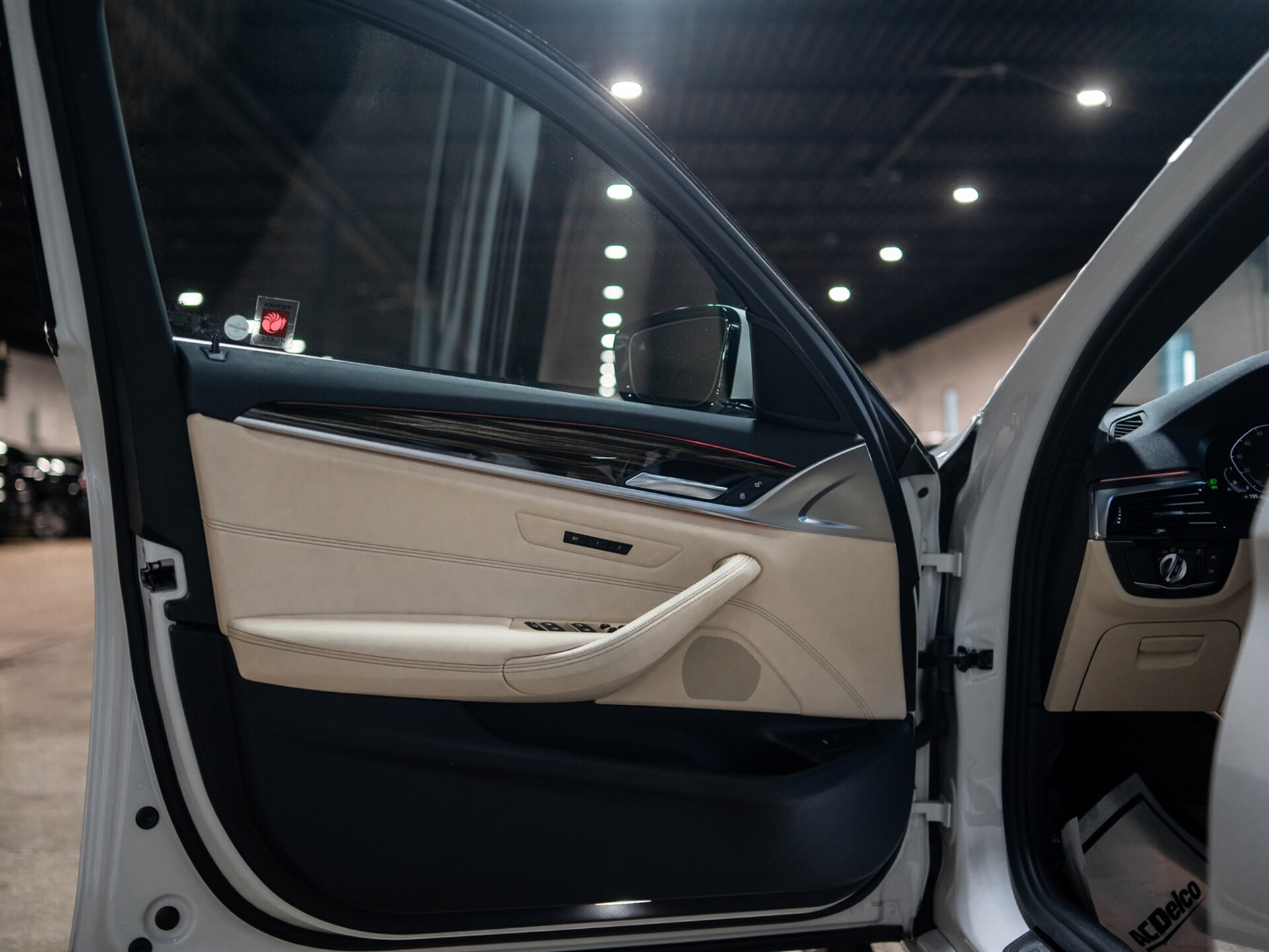 2022 BMW 5 Series 530i - Photo 37