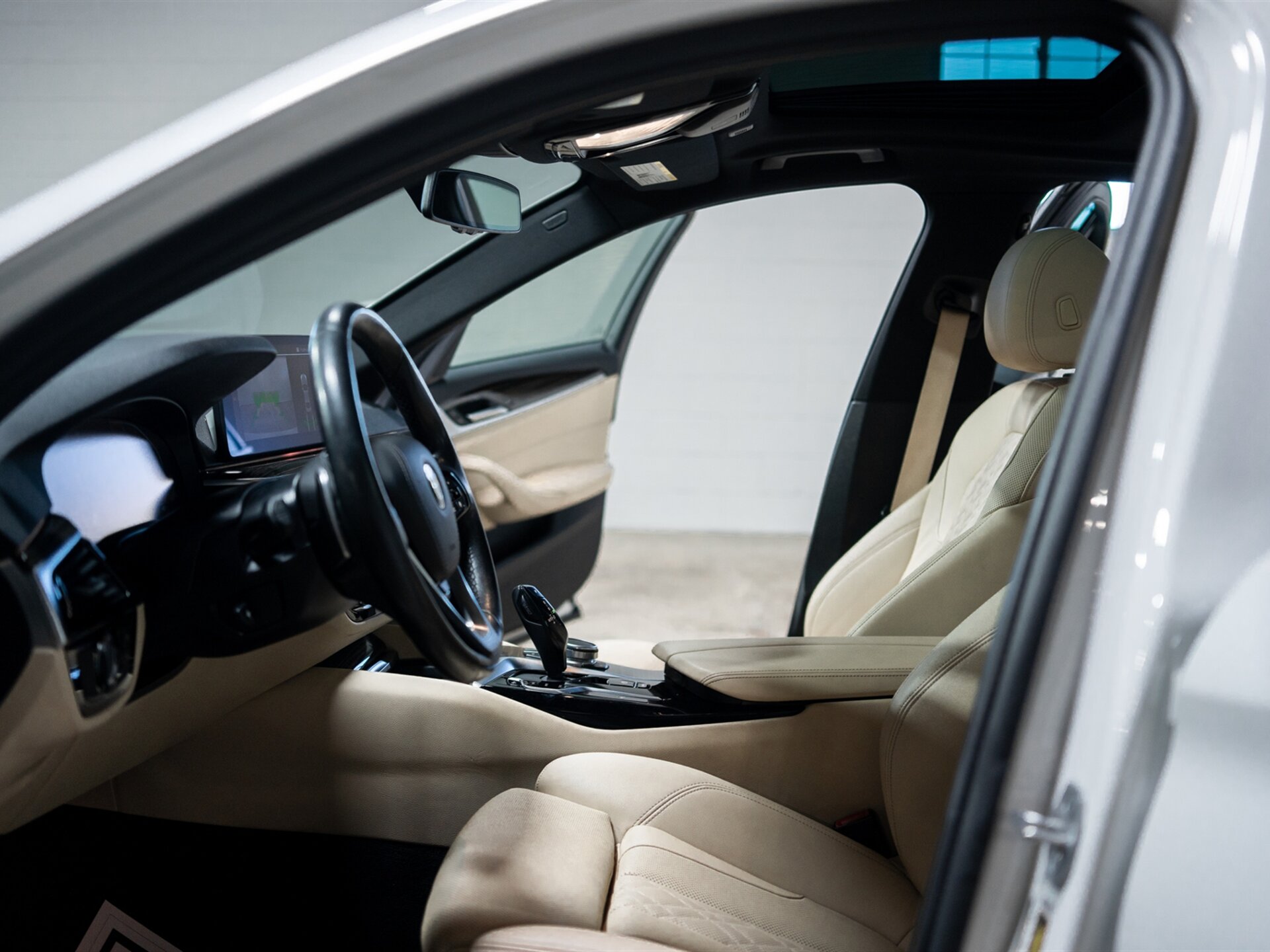 2022 BMW 5 Series 530i - Photo 25