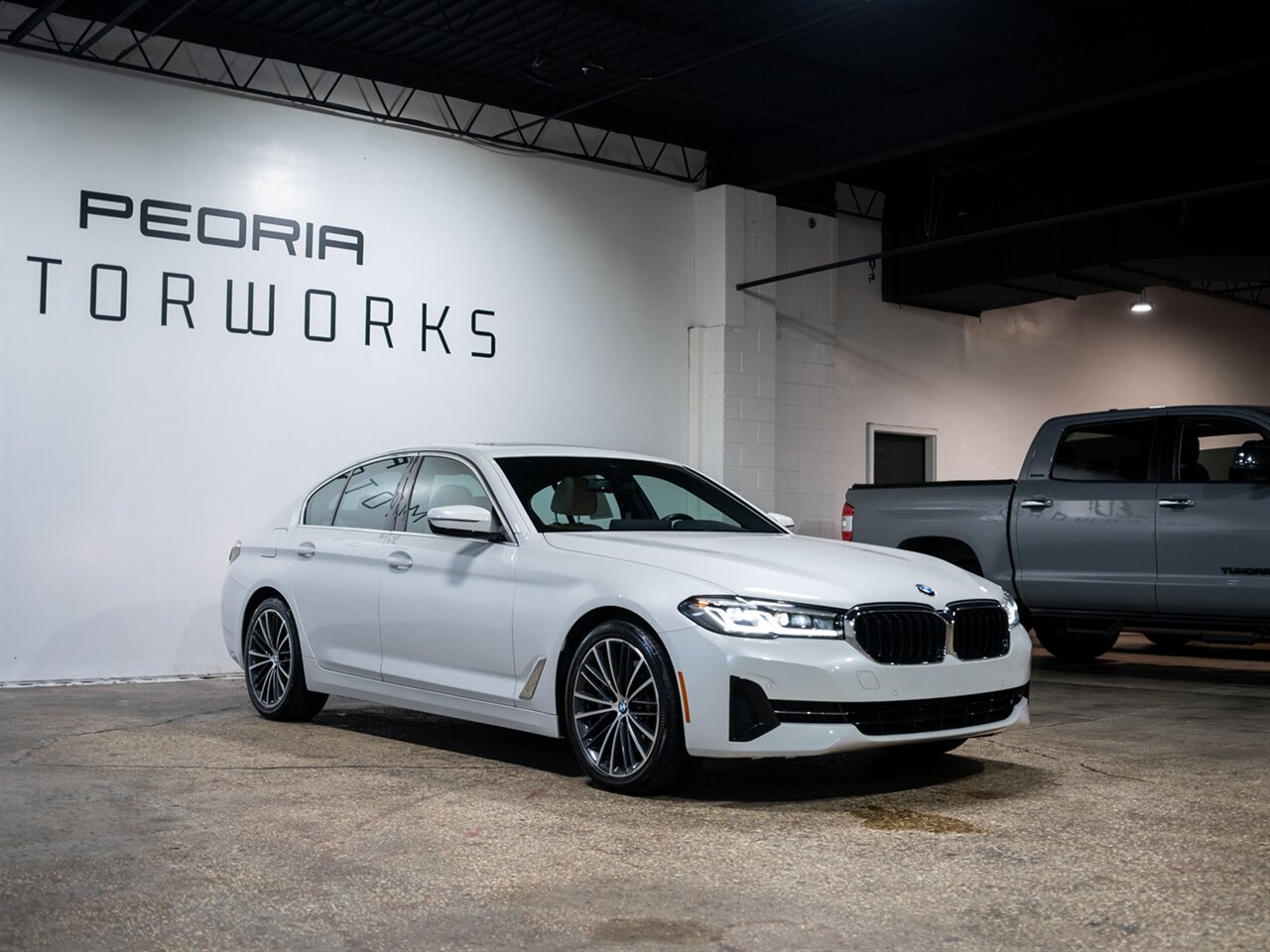 2022 BMW 5 Series 530i xDrive - Photo 3 - Peoria, IL 61615