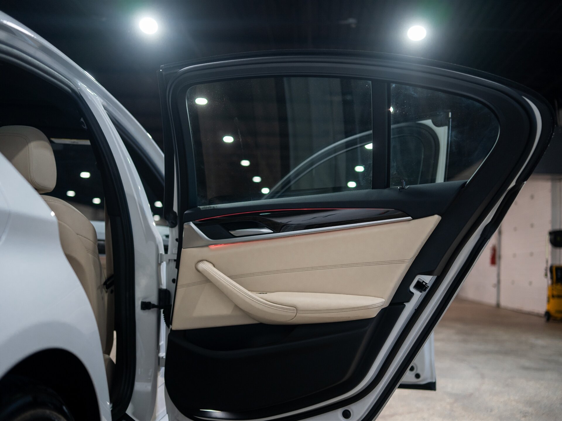 2022 BMW 5 Series 530i - Photo 34