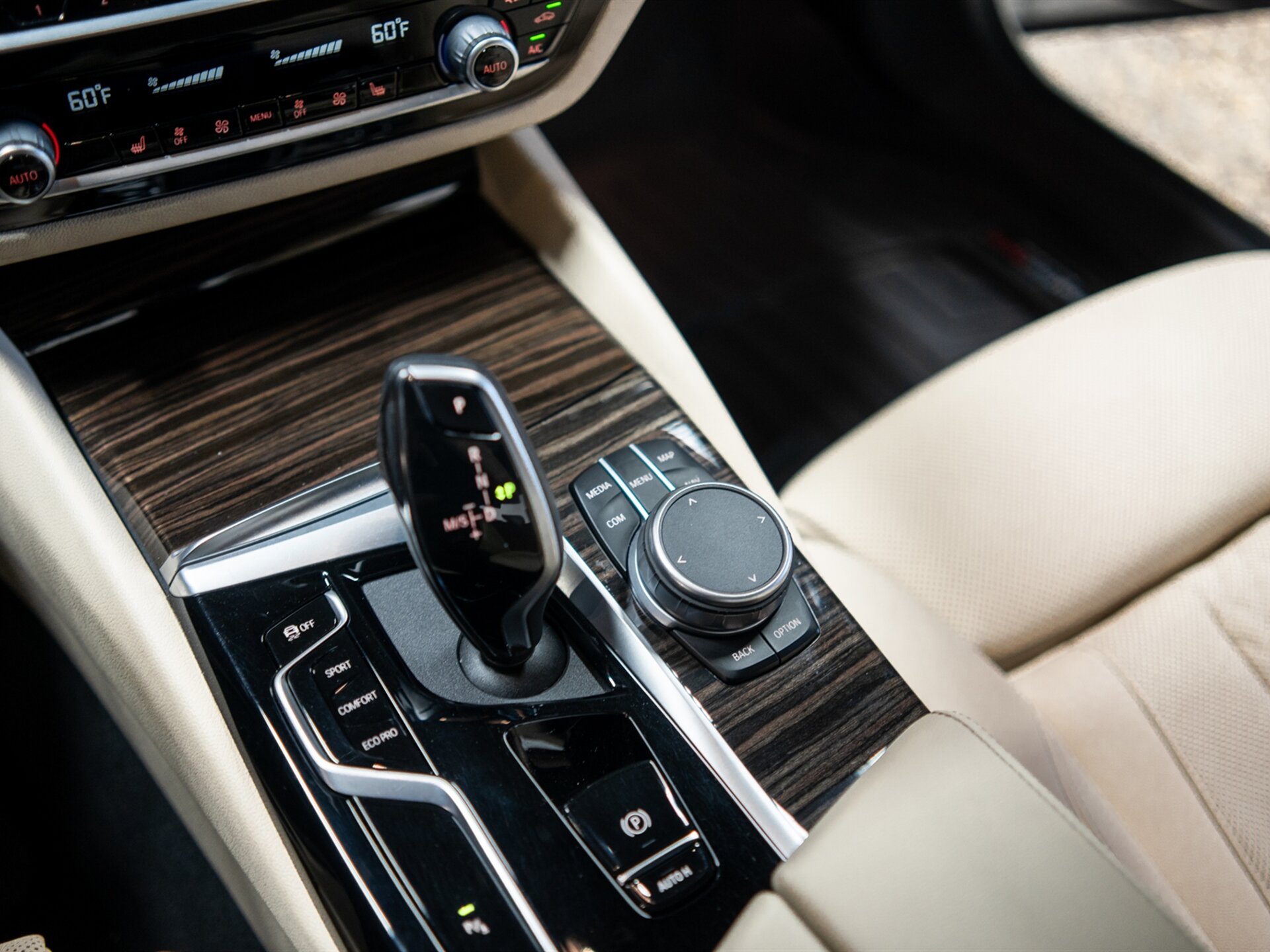 2022 BMW 5 Series 530i - Photo 26