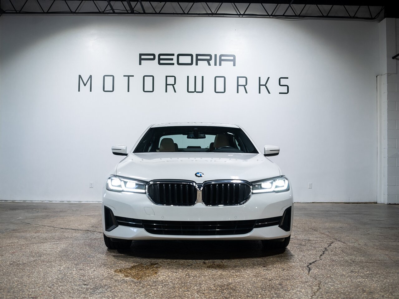 2022 BMW 5 Series 530i xDrive - Photo 5 - Peoria, IL 61615