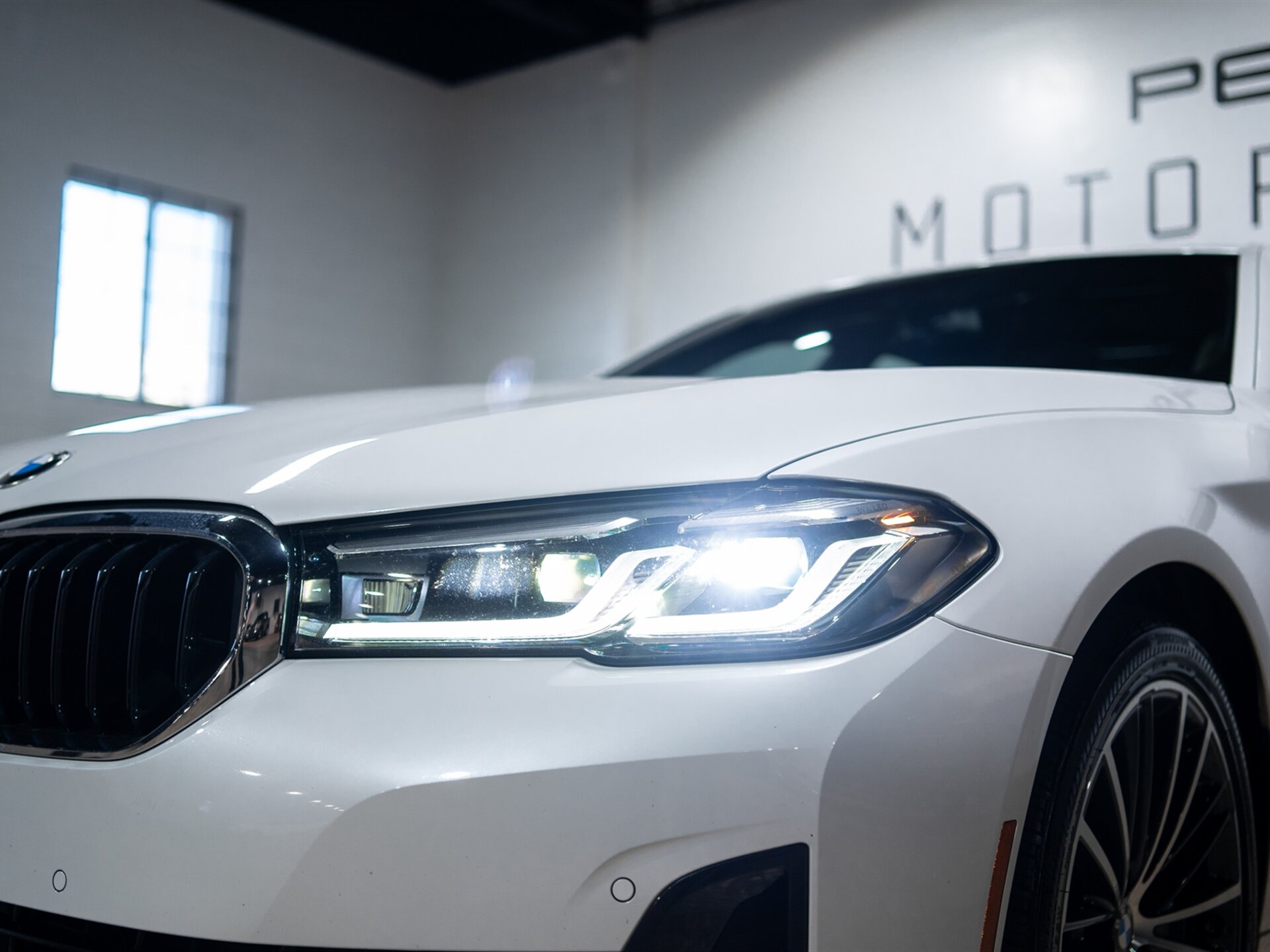 2022 BMW 5 Series 530i - Photo 16