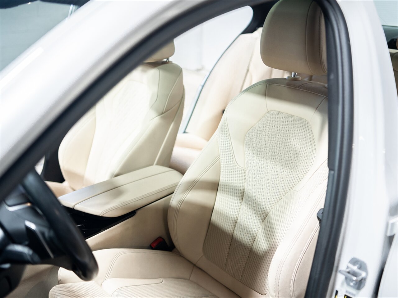 2022 BMW 5 Series 530i xDrive - Photo 30 - Peoria, IL 61615