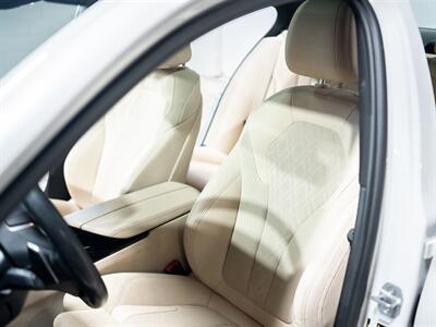 2022 BMW 5 Series 530i xDrive - Photo 30 - Peoria, IL 61615