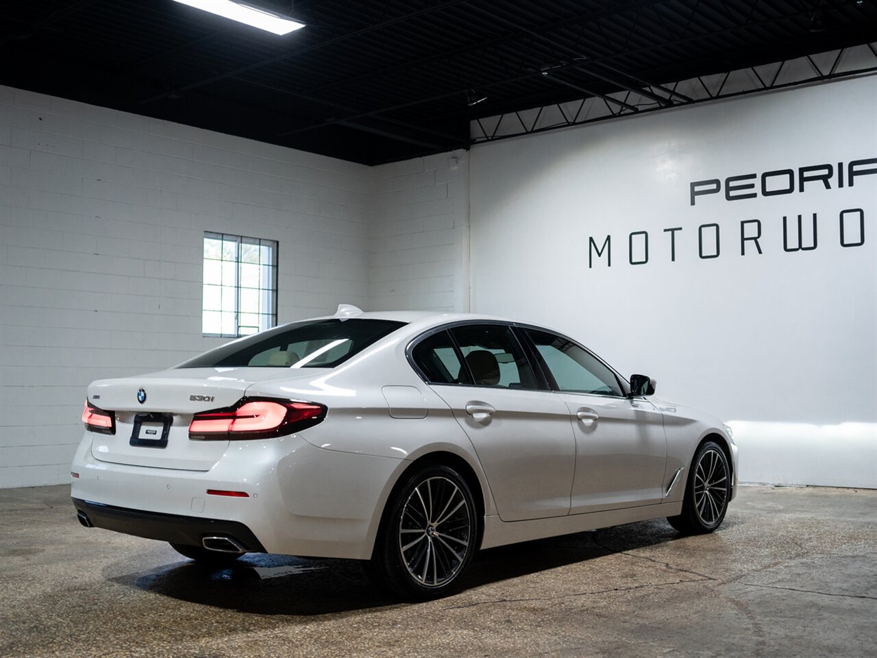 2022 BMW 5 Series 530i xDrive - Photo 8 - Peoria, IL 61615