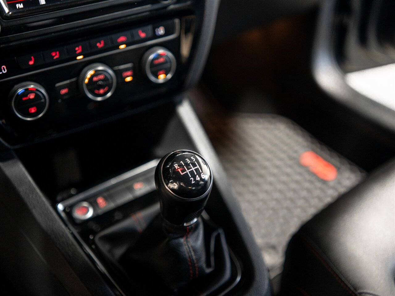 2017 Volkswagen Jetta 2.0T GLI - Photo 36 - Peoria, IL 61615