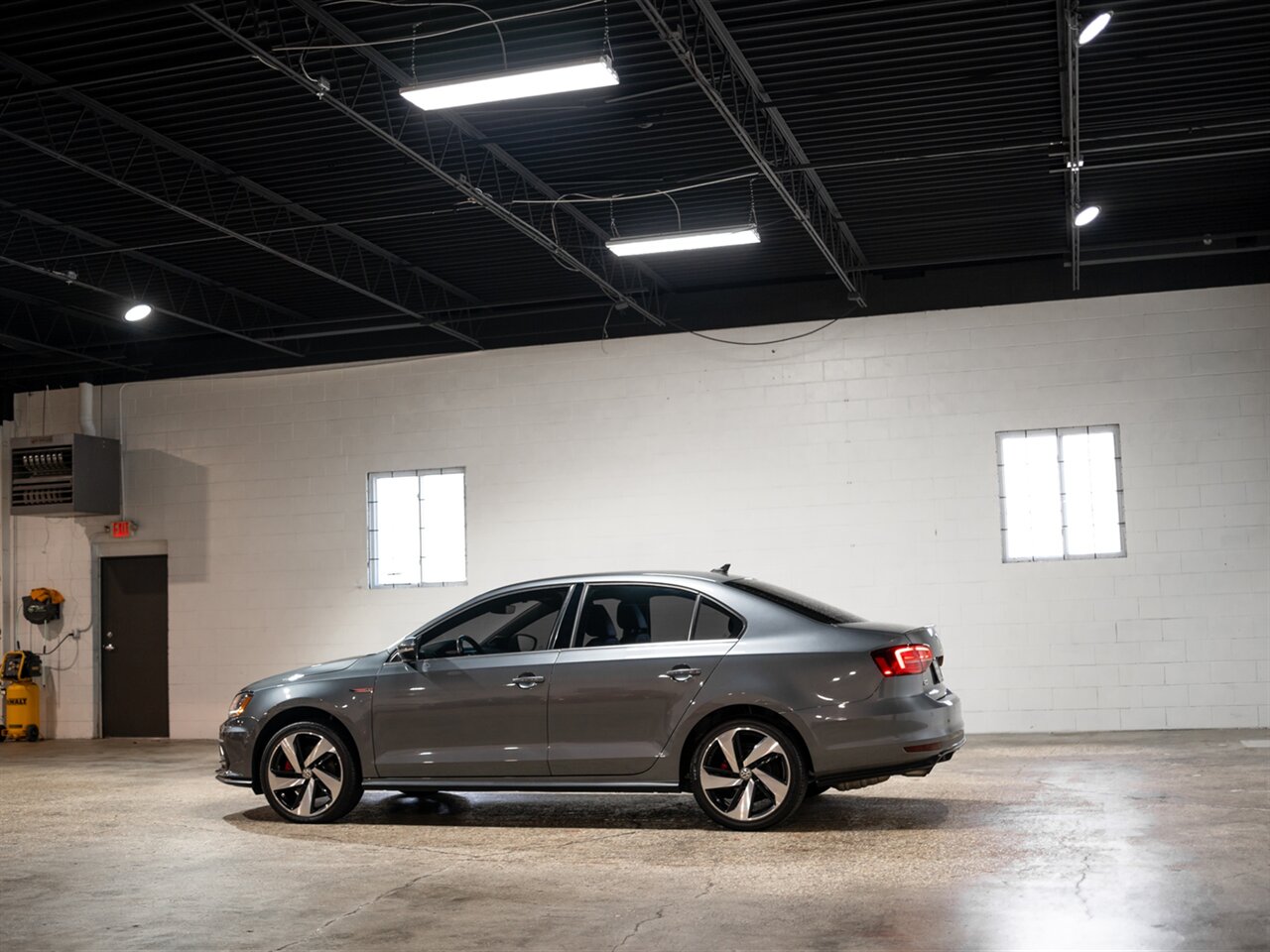 2017 Volkswagen Jetta 2.0T GLI - Photo 5 - Peoria, IL 61615