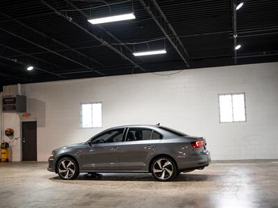 2017 Volkswagen Jetta 2.0T GLI - Photo 5 - Peoria, IL 61615