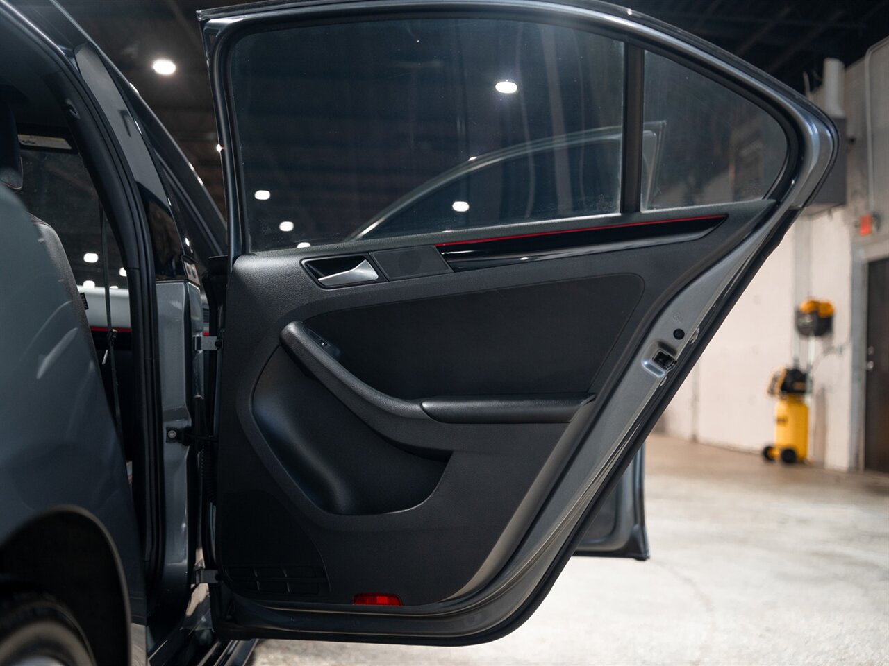 2017 Volkswagen Jetta 2.0T GLI - Photo 38 - Peoria, IL 61615